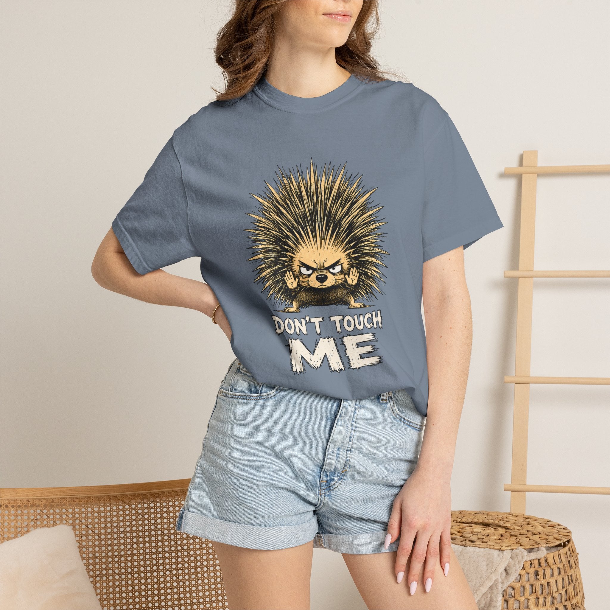26.09-001-Don't Touch Me-Bold